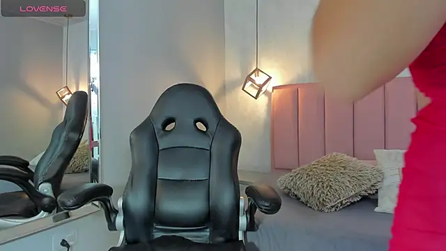 SUNNYCYRUS online show from February 20, 12:38 pm