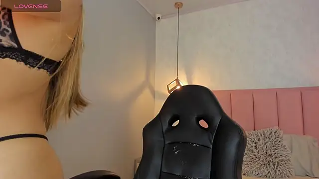 SUNNYCYRUS online show from June 3, 12:52 pm