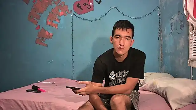 Snapshot of Sweetiefoxxx chatting on December 28, 6:08 pm Sweetiefoxxx online show from December 28, 6:08 pm