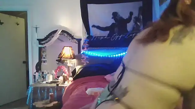 nikkiigees713 online show from January 9, 3:04 am