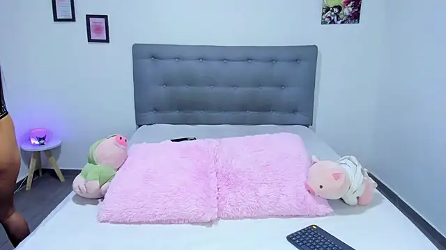 Agataowens online show from February 6, 1:49 am