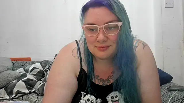 Snapshot of Bustycurves chatting on August 5, 10:12 pm Bustycurves online show from August 5, 10:12 pm