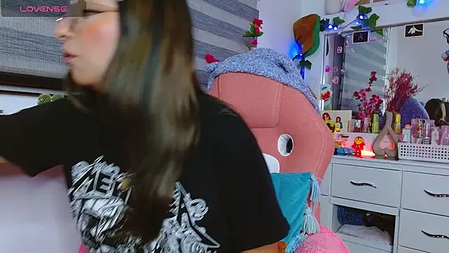 Littlerouse  online show from February 1, 2:58 am