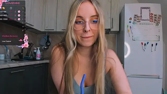 Snapshot of violet_blue_eyes chatting on February 16, 1:16 pm violet blue eyes online show from February 16, 1:16 pm