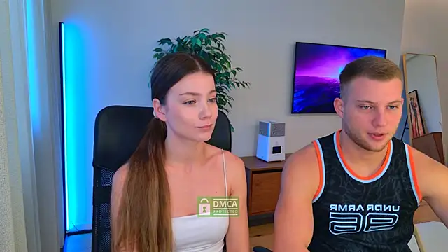 Snapshot of Jony_and_Jessica chatting on June 23, 4:32 am Jony and Jessica online show from June 23, 4:32 am