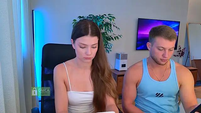 Snapshot of Jony_and_Jessica chatting on July 24, 6:22 am Jony and Jessica online show from July 24, 6:22 am
