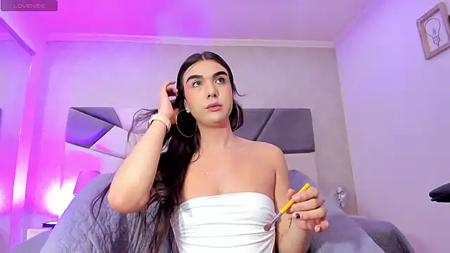 Snapshot of saracaball_ chatting on February 23, 5:23 am saracaball online show from February 23, 5:23 am