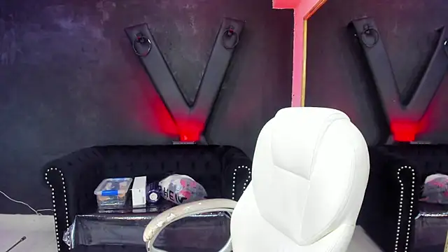 Snapshot of saracaball_ chatting on March 22, 5:17 am saracaball online show from March 22, 5:17 am