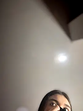 Snapshot of saracaball_ chatting on December 4, 1:26 am saracaball online show from December 4, 1:26 am