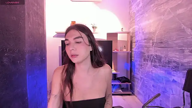 Snapshot of saracaball_ chatting on December 17, 6:52 am saracaball online show from December 17, 6:52 am