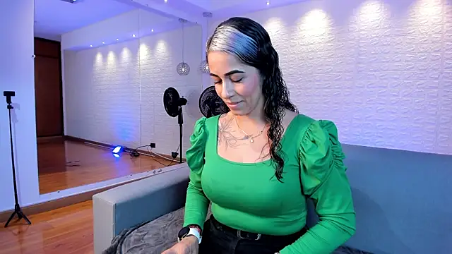 violet scott online show from January 30, 11:01 am