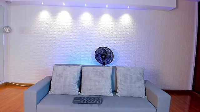 violet scott online show from March 6, 5:00 pm