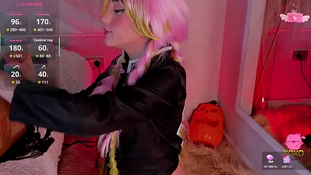 miia  baker online show from October 25, 12:13 pm