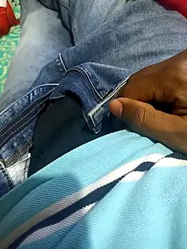 Snapshot of bangaloresexyguy chatting on December 4, 4:55 am bangaloresexyguy online show from December 4, 4:55 am