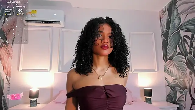 Snapshot of Aprillbrunette chatting on February 5, 11:37 am Aprillbrunette online show from February 5, 11:37 am