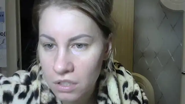 Snapshot of TherestlessKitty chatting on February 15, 5:51 am TherestlessKitty online show from February 15, 5:51 am
