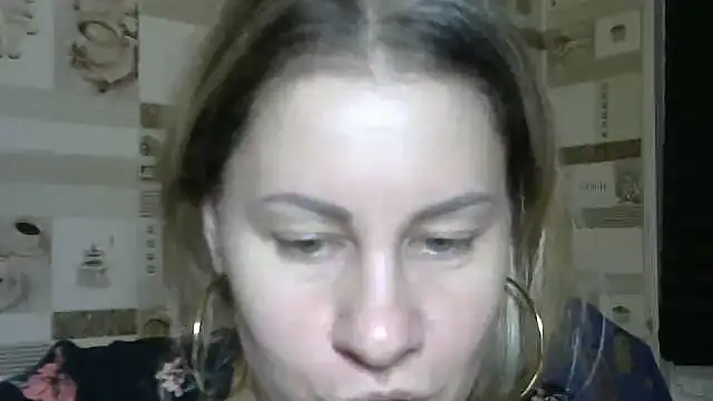 Snapshot of TherestlessKitty chatting on October 19, 10:21 pm TherestlessKitty online show from October 19, 10:21 pm