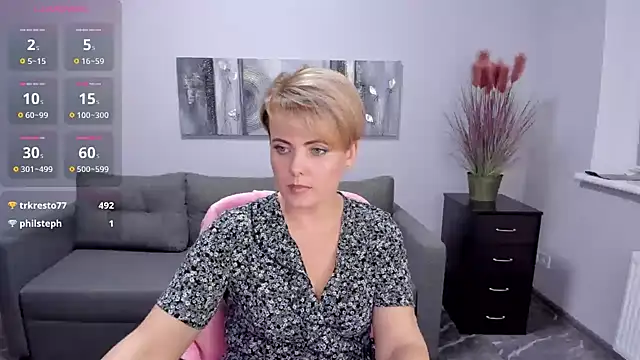 Julia Wilsone online show from February 1, 4:00 pm