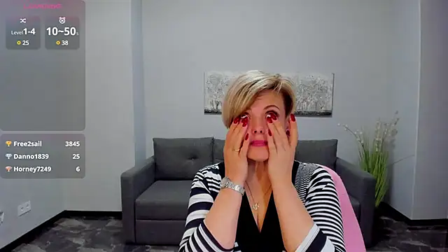 Julia Wilsone online show from March 5, 1:17 pm