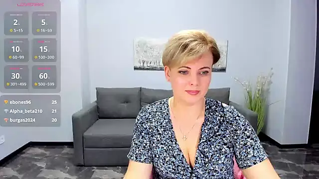 Julia Wilsone online show from March 9, 3:49 pm