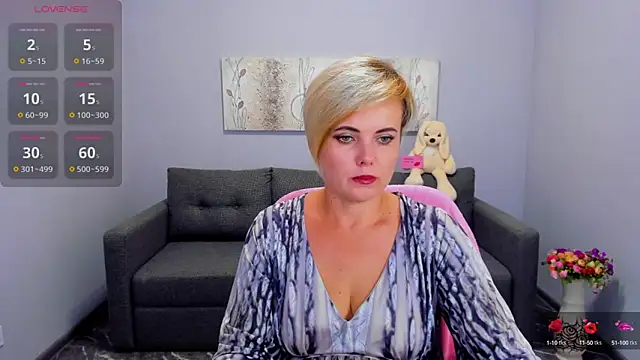 Julia Wilsone online show from September 15, 11:54 am