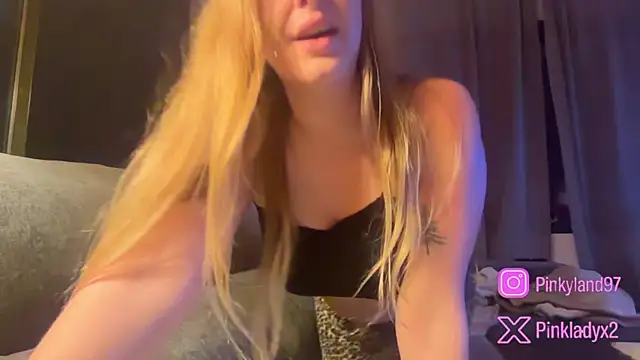 Pinkyladyxxx online show from May 3, 11:55 pm
