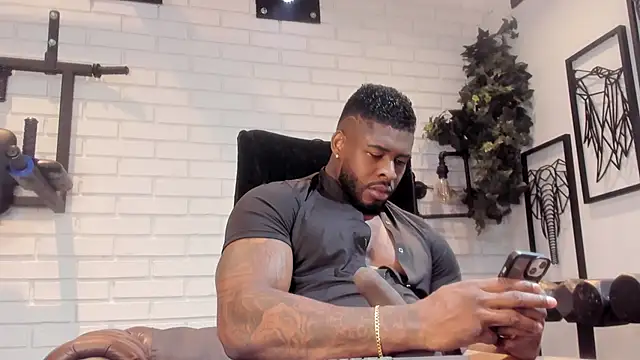 Makonneen online show from February 8, 9:15 pm