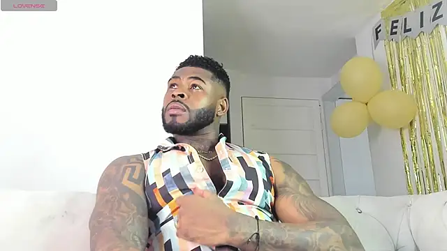 Snapshot of Makonneen chatting on May 27, 10:40 pm Makonneen online show from May 27, 10:40 pm