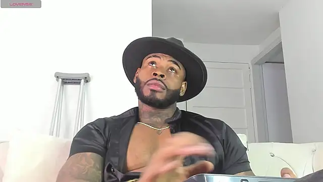 Snapshot of Makonneen chatting on June 1, 12:56 am Makonneen online show from June 1, 12:56 am