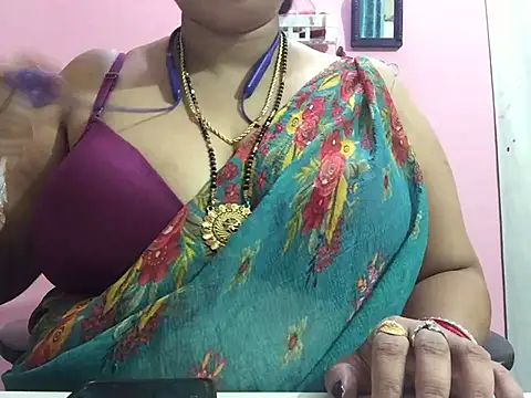 Snapshot of Desi_bhabhiii chatting on December 12, 5:52 am Desi bhabhiii online show from December 12, 5:52 am