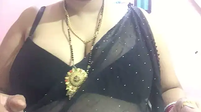 Snapshot of Desi_bhabhiii chatting on December 20, 5:04 am Desi bhabhiii online show from December 20, 5:04 am