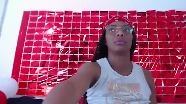 Snapshot of tiffany_gomez9 chatting on February 20, 4:50 am tiffany gomez9 online show from February 20, 4:50 am