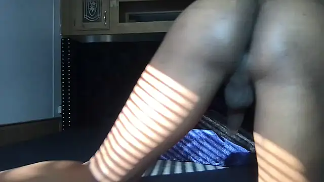 Snapshot of SeductiveMiahBrown chatting on May 29, 1:31 pm SeductiveMiahBrown online show from May 29, 1:31 pm