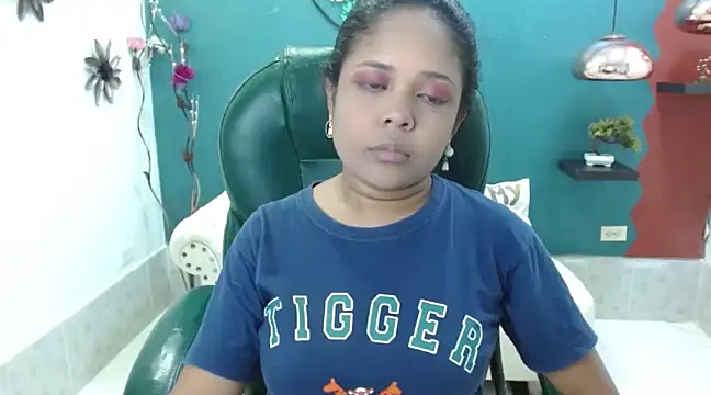 Snapshot of Melikasweetz chatting on December 12, 5:15 pm Melikasweetz online show from December 12, 5:15 pm