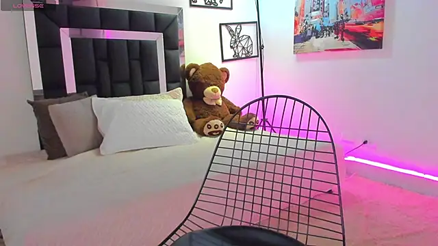 emma-hiill online show from December 20, 2:05 pm