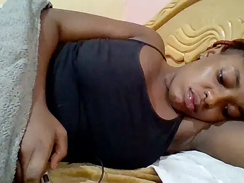 Snapshot of Zara_Twilight chatting on December 16, 1:27 pm Zara Twilight online show from December 16, 1:27 pm