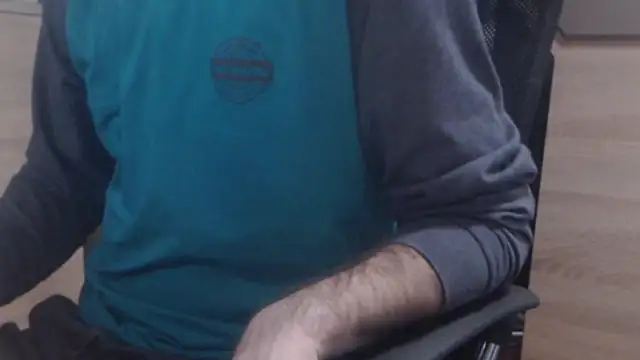 Snapshot of uncutguy01 chatting on January 12, 7:10 pm uncutguy01 online show from January 12, 7:10 pm