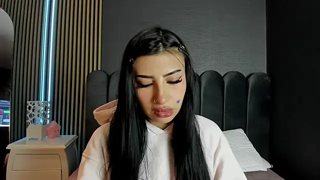 Nicolette ks  online show from April 17, 4:48 am