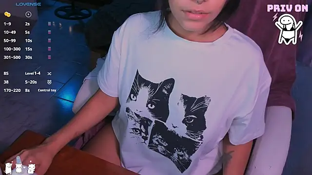 AllisonCatUwU online show from December 11, 8:18 pm