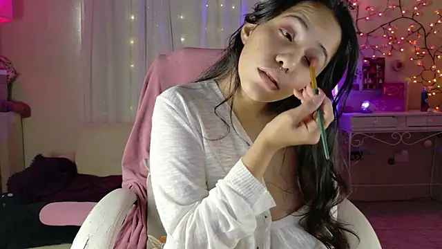AllisonCatUwU online show from April 18, 3:49 pm