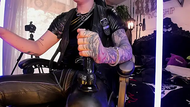 Snapshot of allanhurtss chatting on December 6, 6:06 pm allanhurtss online show from December 6, 6:06 pm