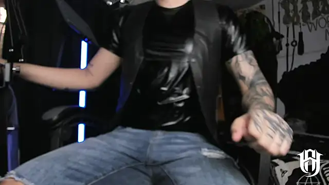 Snapshot of allanhurtss chatting on January 1, 9:31 pm allanhurtss online show from January 1, 9:31 pm