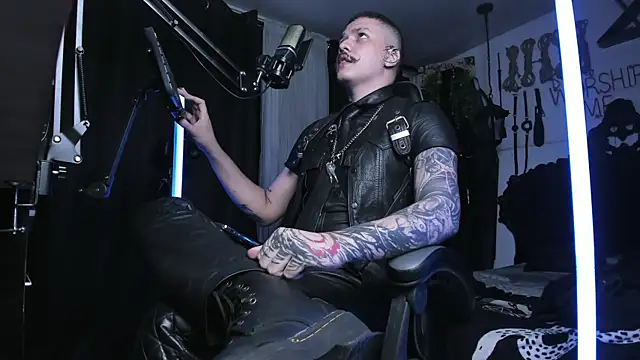 Snapshot of allanhurtss chatting on January 12, 12:28 am allanhurtss online show from January 12, 12:28 am