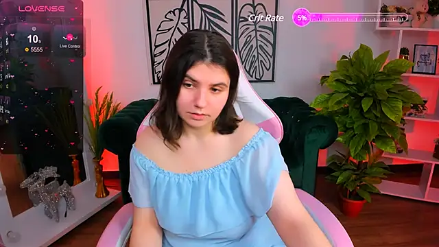 Snapshot of Viola__Shy chatting on January 20, 9:32 pm Viola Shy online show from January 20, 9:32 pm
