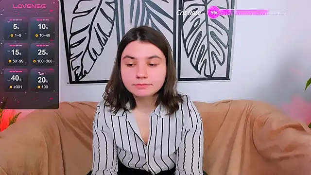 Snapshot of Viola__Shy chatting on January 25, 11:32 pm Viola Shy online show from January 25, 11:32 pm