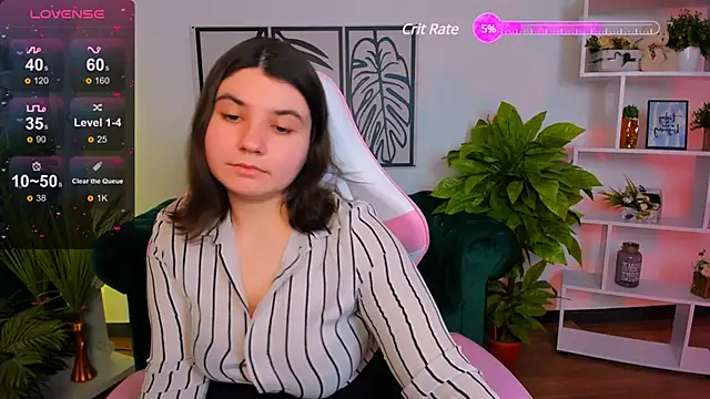 Snapshot of Viola__Shy chatting on February 4, 10:24 pm Viola Shy online show from February 4, 10:24 pm