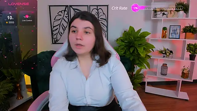 Snapshot of Viola__Shy chatting on February 6, 9:17 pm Viola Shy online show from February 6, 9:17 pm