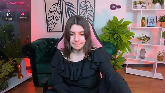 Snapshot of Viola__Shy chatting on February 14, 3:11 am Viola Shy online show from February 14, 3:11 am