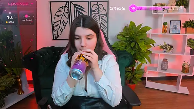 Snapshot of Viola__Shy chatting on February 14, 9:21 pm Viola Shy online show from February 14, 9:21 pm