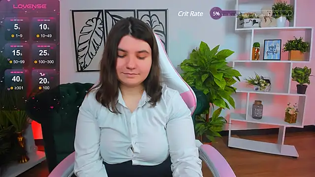 Snapshot of Viola__Shy chatting on March 6, 12:43 am Viola Shy online show from March 6, 12:43 am